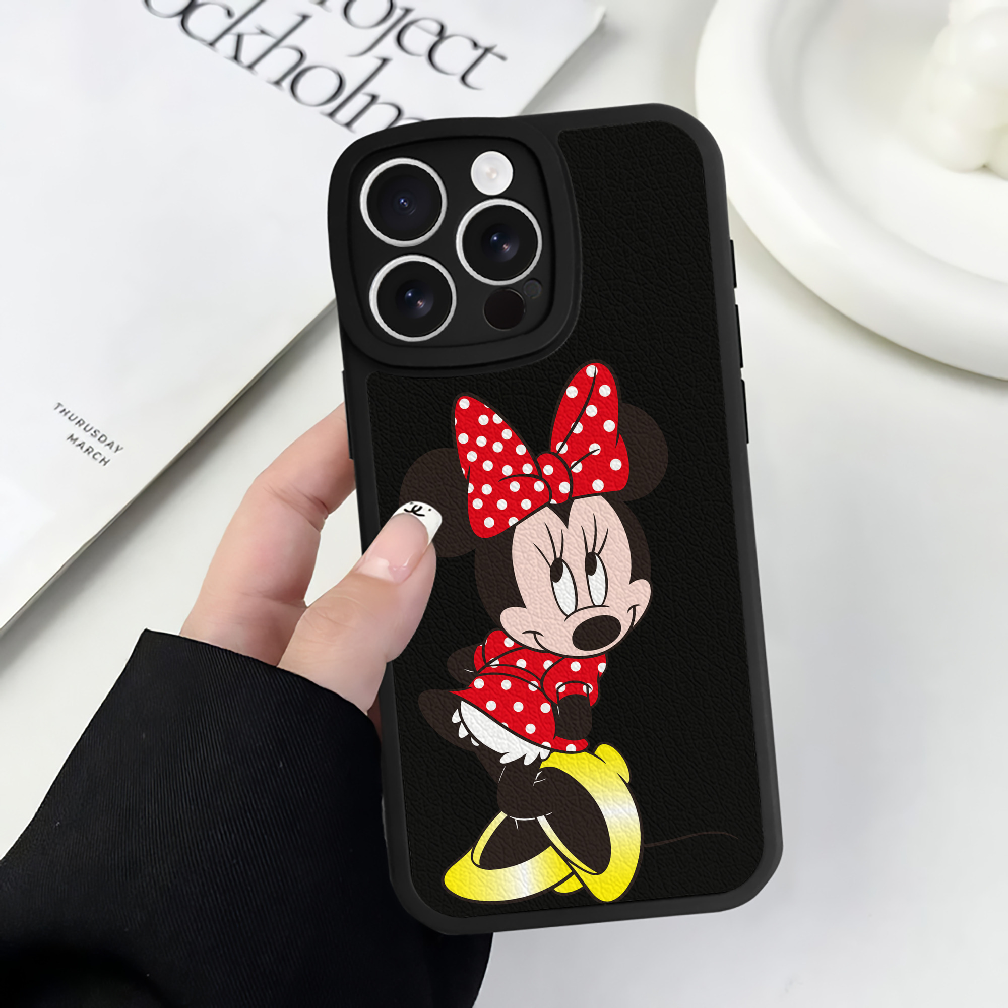 （画像用） ミッキーマウス Mickey Mouse 【iPhone 16シリーズ対応】シリコンスマホケース（レザー調） 材質：シリコン